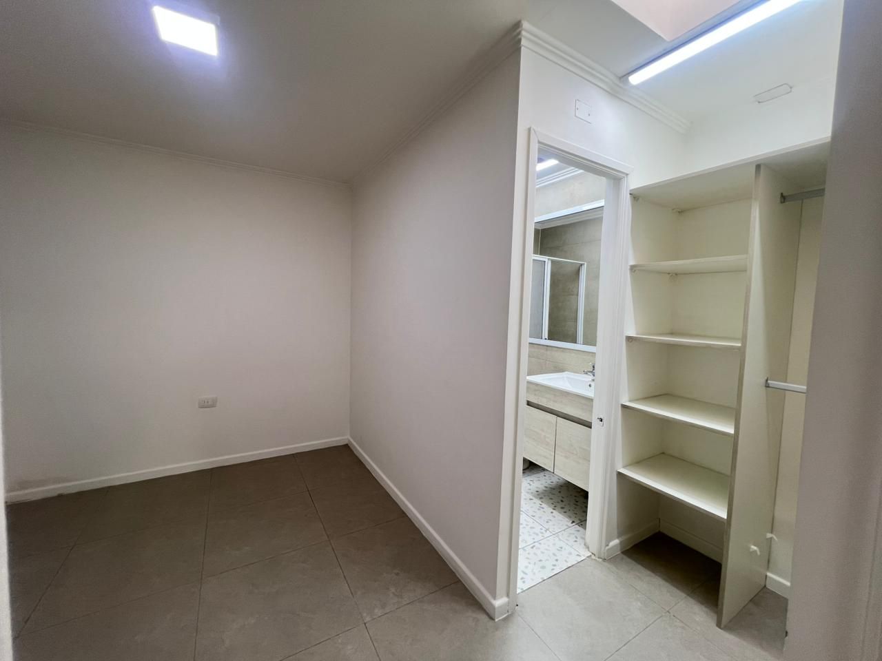 Closet con repisas