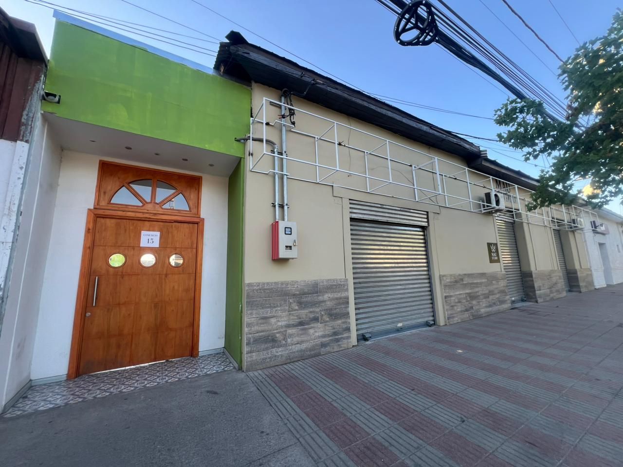 Fachada de Senna Requínoa en calle Comercio