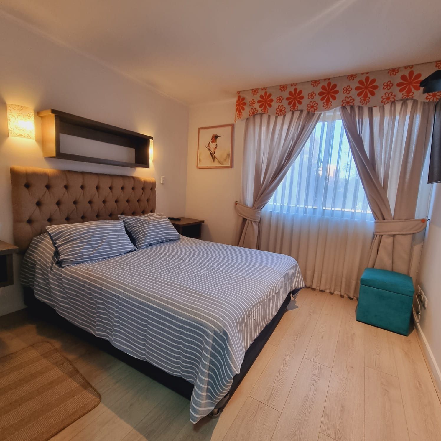 Suite luminosa con cortinas