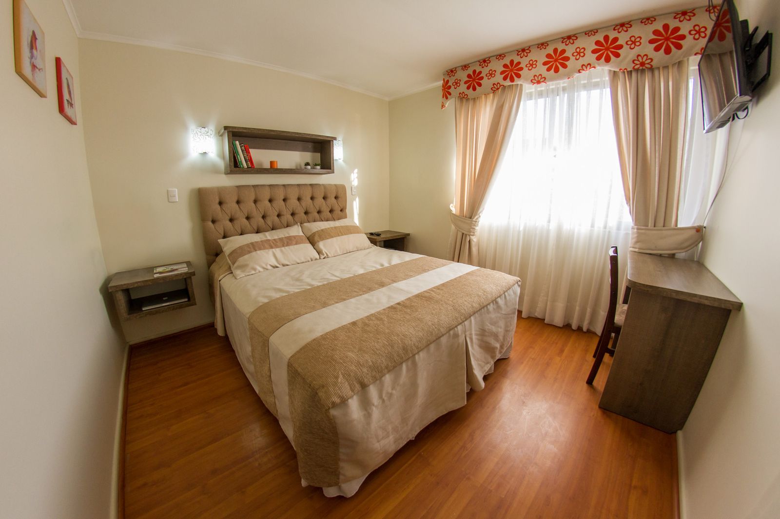 Dormitorio en tonos neutros